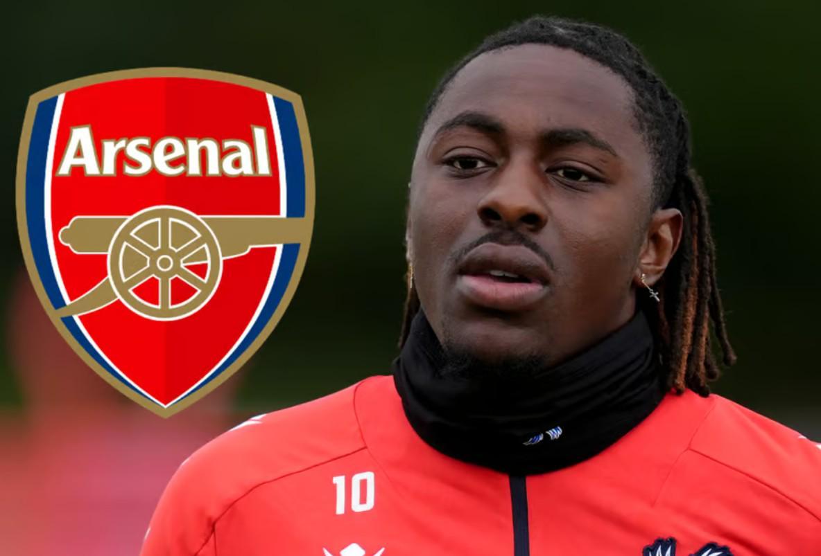 华体会官网-晚旗报：埃泽赶不上阿森纳踢利兹联的比赛，转会周末才能完成